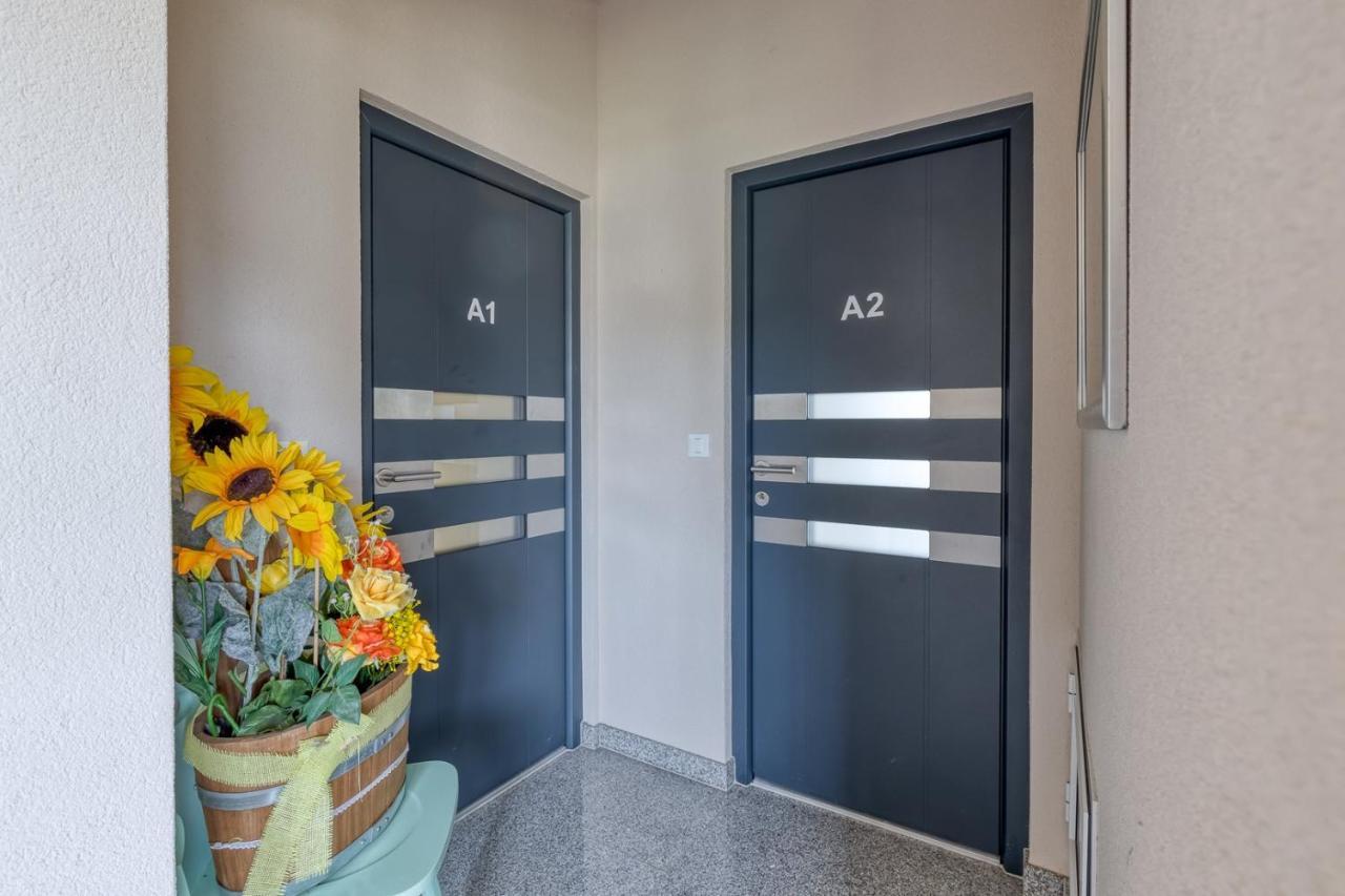 Apartments Covic Antonci  エクステリア 写真
