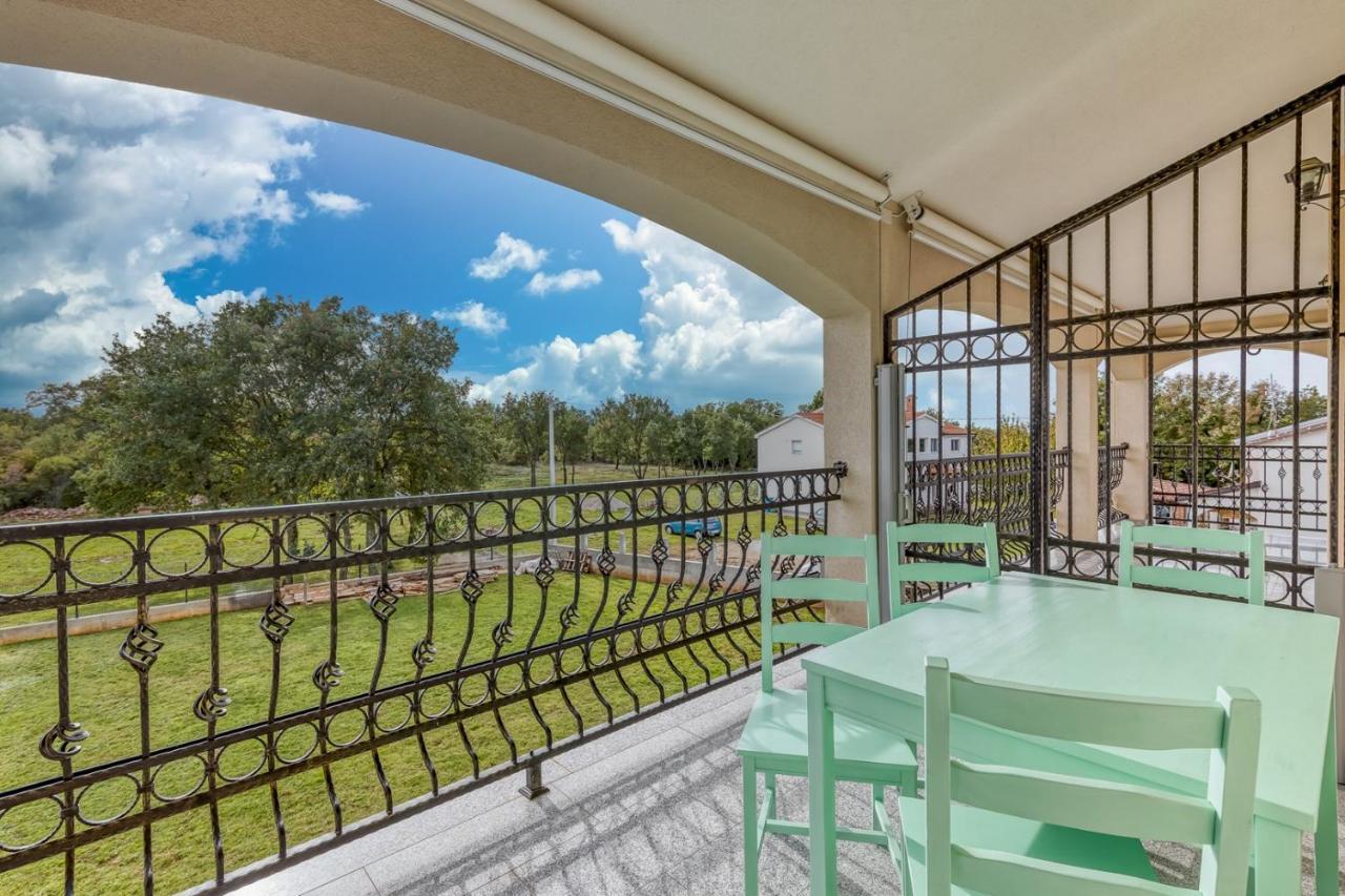 Apartments Covic Antonci  エクステリア 写真