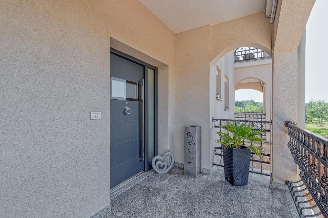 Apartments Covic Antonci  エクステリア 写真