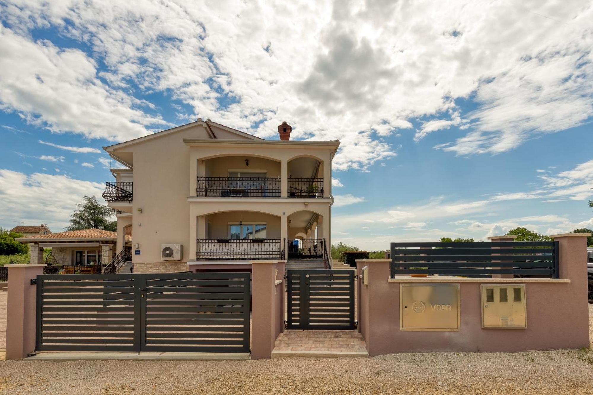Apartments Covic Antonci  エクステリア 写真